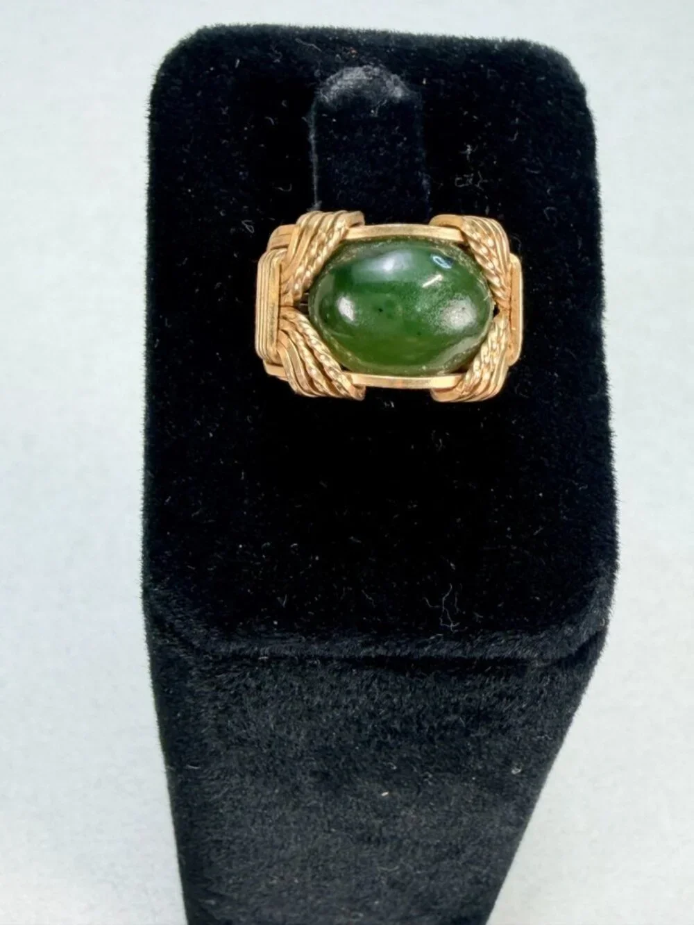 Vintage Rolled Yellow Gold Genuine Green Jade Wire Wrapped Statement Ring Sz 5.7